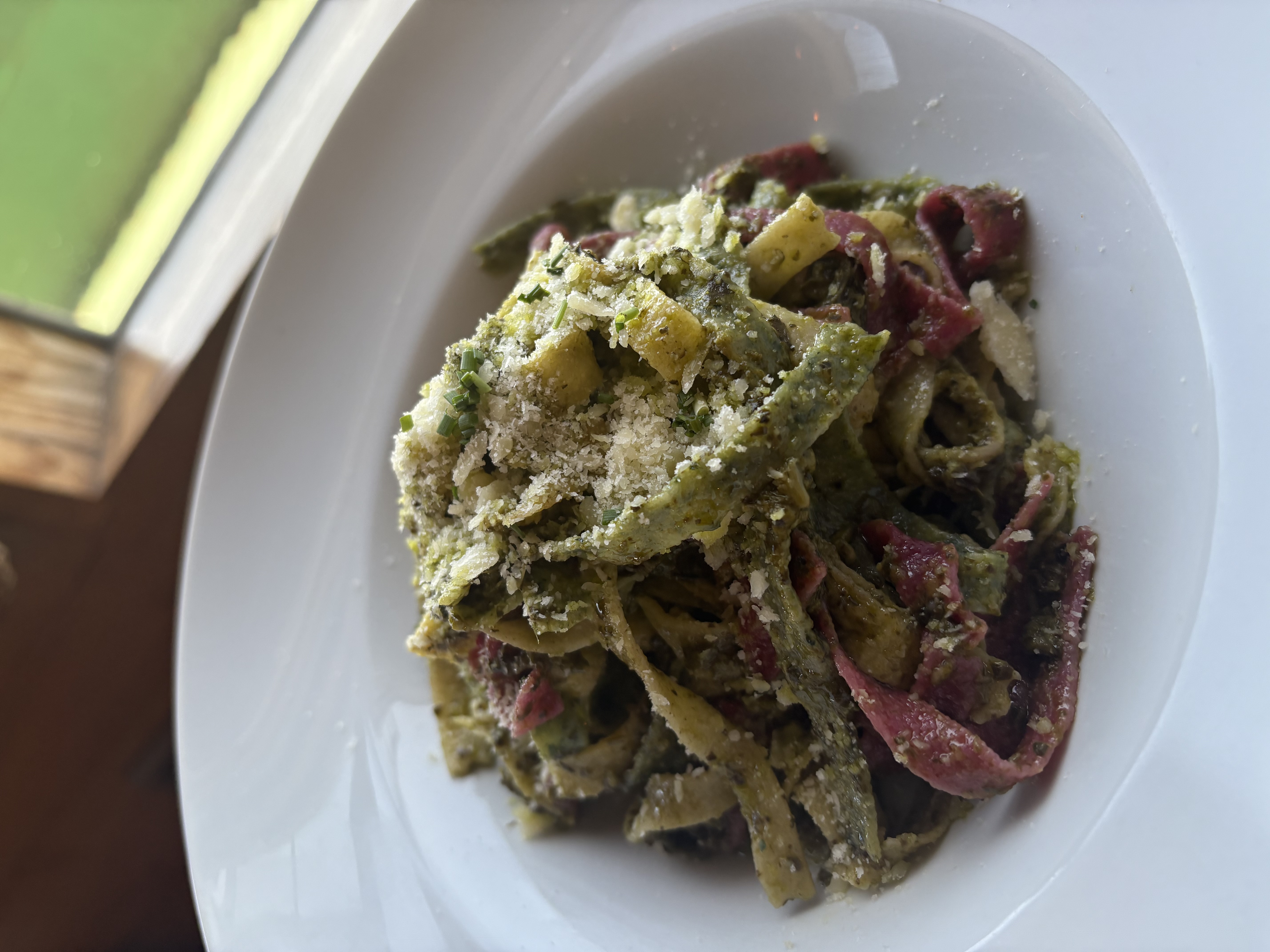 FETTUCCINE DE LA CASA CON SALSA PESTO